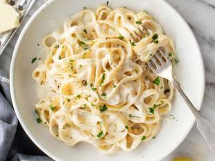 Fettuccine Alfredo