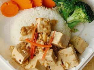Golden Garlic Tofu [21 oz]