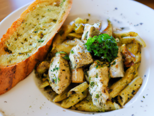Penne with Chicken and Classic Pesto Cream [18 oz]
