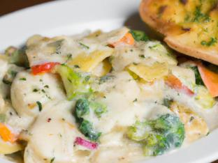 3 Cheese Ravioli with Mixed Veggies and Creamy Alfredo Sauce [21 oz]