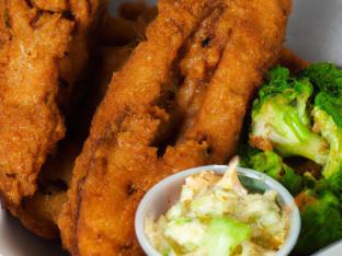 Fried Catfish Basket with Coleslaw and Steamed Broccoli [16 oz]