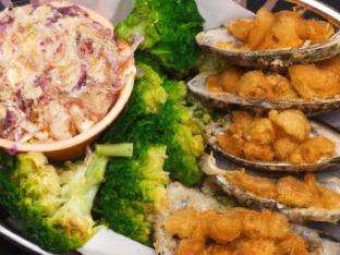 Fried Oyster Basket with Coleslaw and Steamed Broccoli [21 oz]