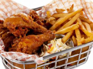 Chicken Wing Basket with Cajun Fries and Coleslaw [21 oz]