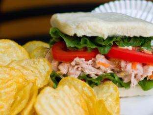 Traditional Tuna Salad Sandwich Box [16oz]
