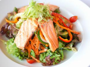 Light Carb Grilled Salmon Salad [16 oz]