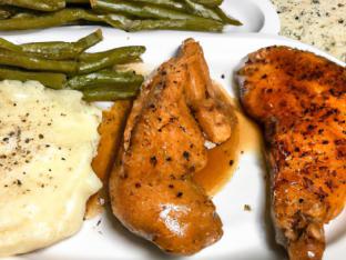 Quarter White with Green Beans, Mashed Potatoes and Gravy Quarter White with Green Beans, Mashed Potatoes and Gravy