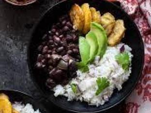 Hearty Vegan Arroz con Frijoles Rojos Hearty Vegan Arroz con Frijoles Rojos