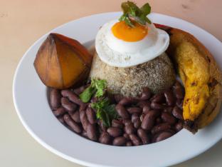 Hearty Arroz con Frijoles Rojos Hearty Arroz con Frijoles Rojos