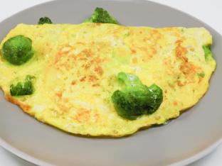 Gluten Free Broccoli Omelette with Fresh Fruit