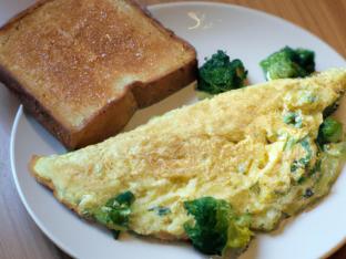 Broccoli Omelette with Fresh Fruit