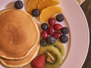 3 Pancakes with Fresh Fruit