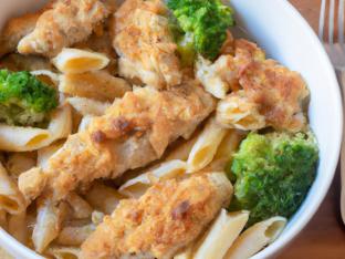 Penne, Breaded Chicken and Broccoli with Garlic and Oil Penne, Breaded Chicken and Broccoli with Garlic and Oil