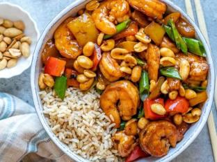 Kung Pao Prawns with White Rice Kung Pao Prawns with White Rice