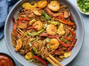 Kung Pao Prawns with Vegetable Chow Mein Kung Pao Prawns with Vegetable Chow Mein