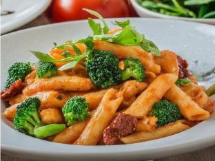Chicken Pasta Primavera with Red Sauce Chicken Pasta Primavera with Red Sauce