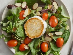 Almond-Crusted Goat Cheese Mixed Green Almond-Crusted Goat Cheese Mixed Green