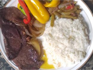 Bistec Encebollado Meal with White Rice and Platanos Maduros [16oz]