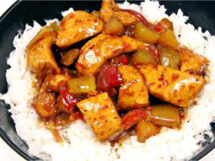 Szechuan Spicy Chicken on White Rice with Spring Roll Szechuan Spicy Chicken on White Rice with Spring Roll