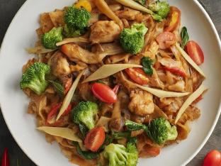 Pad Kee Mao with Chicken (Drunken Noodles) [16oz]