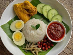 Nasi Lemak with Chicken Curry (Nut Free) Boxed Meal [Large]