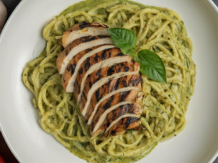 Spaghetti with Pesto Cream Sauce and Grilled Chicken Spaghetti with Pesto Cream Sauce and Grilled Chicken