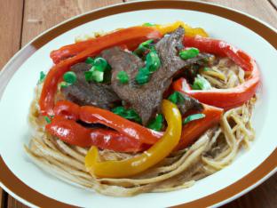 Noodle in Bell Peppers and Beef [16 oz]