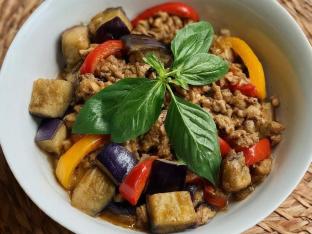 Pad Eggplant with Ground Pork Sautéed in Basil Sauce Pad Eggplant with Ground Pork Sautéed in Basil Sauce