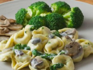 Spinach and Mushroom Tortellini (NO Tomato) Spinach and Mushroom Tortellini (NO Tomato)