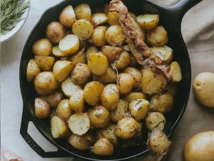 Garlic Rosemary Skillet Potatoes