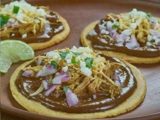 Sopes de Mole Sopes de Mole