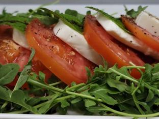 Caprese Salad with Chicken Caprese Salad with Chicken
