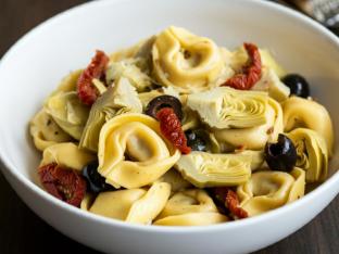 Tuscan Tortellini Salad with Artichokes, Sun Dried Tomatoes and Olives Tuscan Tortellini Salad with Artichokes, Sun Dried Tomatoes and Olives