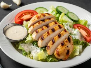 Toss Salad With Chicken and Garlic Dressing