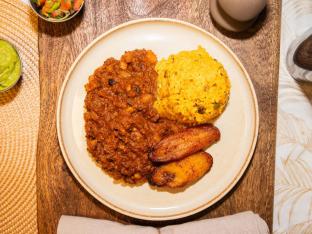 Picadillo with Arroz con Gandules [Large]