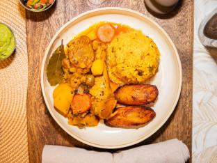 Pollo Guisado Box with Arroz con Gandules [Large]
