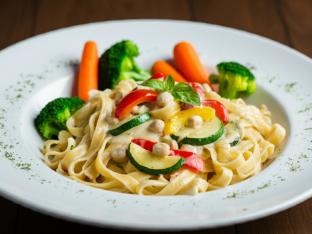 Fettuccine Alfredo with Vegetables Fettuccine Alfredo with Vegetables
