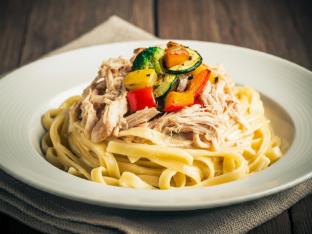 Fettuccine Alfredo with Chicken Fettuccine Alfredo with Chicken