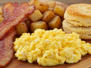 GLUTEN FREE Scrambled Eggs With Bacon GLUTEN FREE Scrambled Eggs With Bacon
