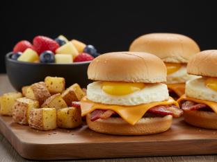 GLUTEN FREE Bacon, Egg and Cheese Sliders GLUTEN FREE Bacon, Egg and Cheese Sliders