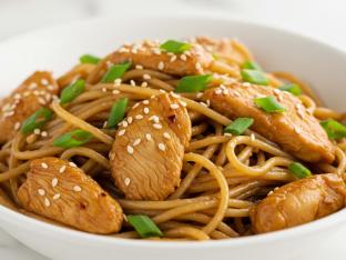Chicken Wok Tossed Hakka Noodles