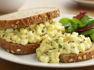 Egg Salad Sandwich with Mixed Greens Egg Salad Sandwich with Mixed Greens