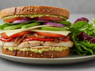 Gluten-Free Grilled Chicken Breast Sandwich with Mixed Greens Gluten-Free Grilled Chicken Breast Sandwich with Mixed Greens