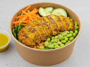 Spicy Curry Chicken Mixed Green Salad Bowl with Spicy Yellow Curry Sauce Spicy Curry Chicken Mixed Green Salad Bowl with Spicy Yellow Curry Sauce