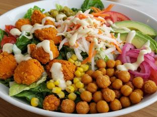 Buffalo Salad Bowl with Chik'n
