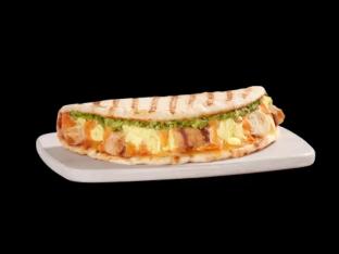 Cali Breakfast Flatbread with Chicken Cali Breakfast Flatbread with Chicken