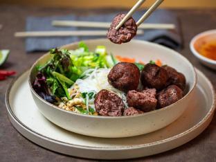 Grilled Vietnamese Pork Sausage Vermicelli Bowl Grilled Vietnamese Pork Sausage Vermicelli Bowl