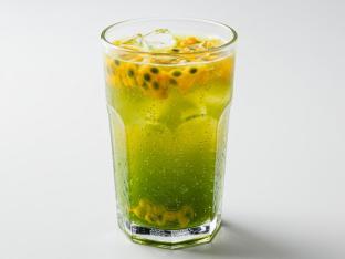 Medium Passion Fruit Green Tea (Regular Sweet)