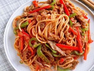Garlic Noodles with Beef and Steamed Veggies [Large]