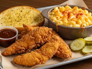 Chicken Tenders with Mac & Cheese, Garlic Bread