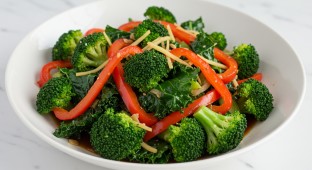Kale Broccoli Sautee with Red Bell Peppers and Ginger